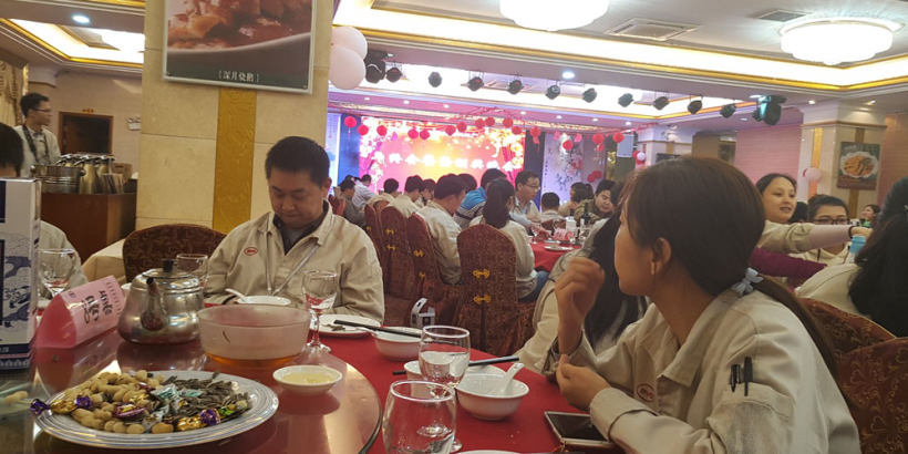 天窗深圳工厂年终会餐及表彰颁奖晚会