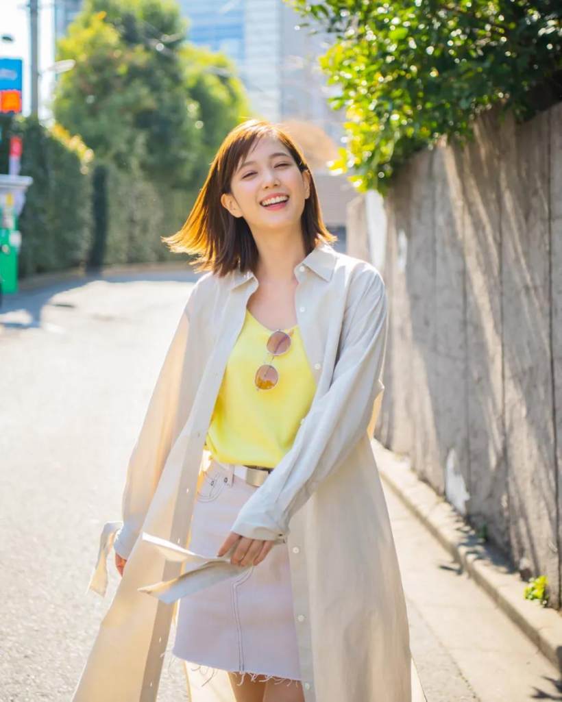 手机拍照怎么拍，九个姿势学起来，手机也能轻松拍美照