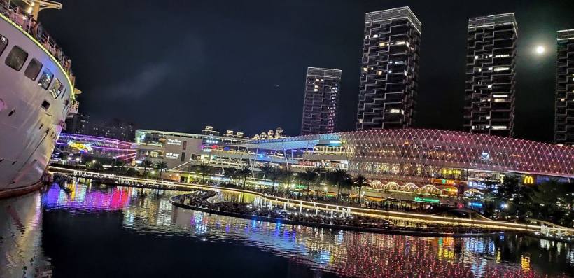 月是中秋月，人是心上人